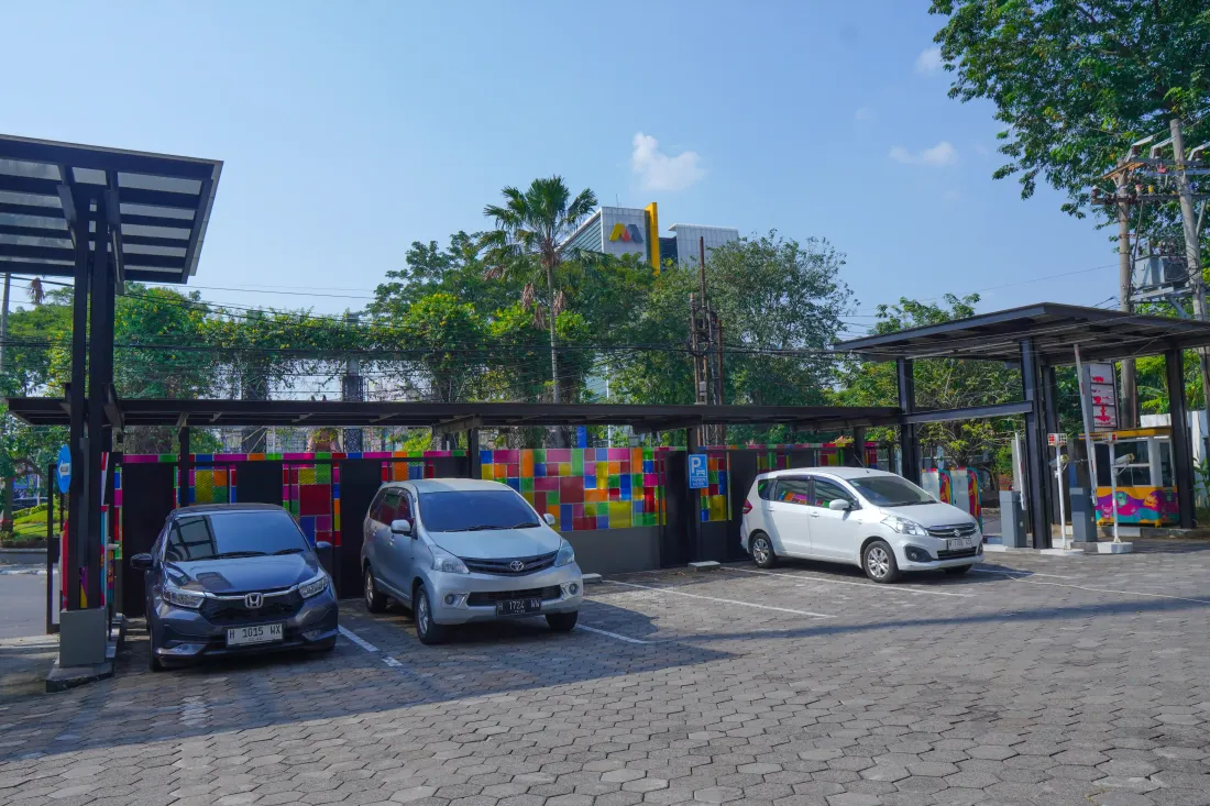 Area parkir Kampus Mugas 2