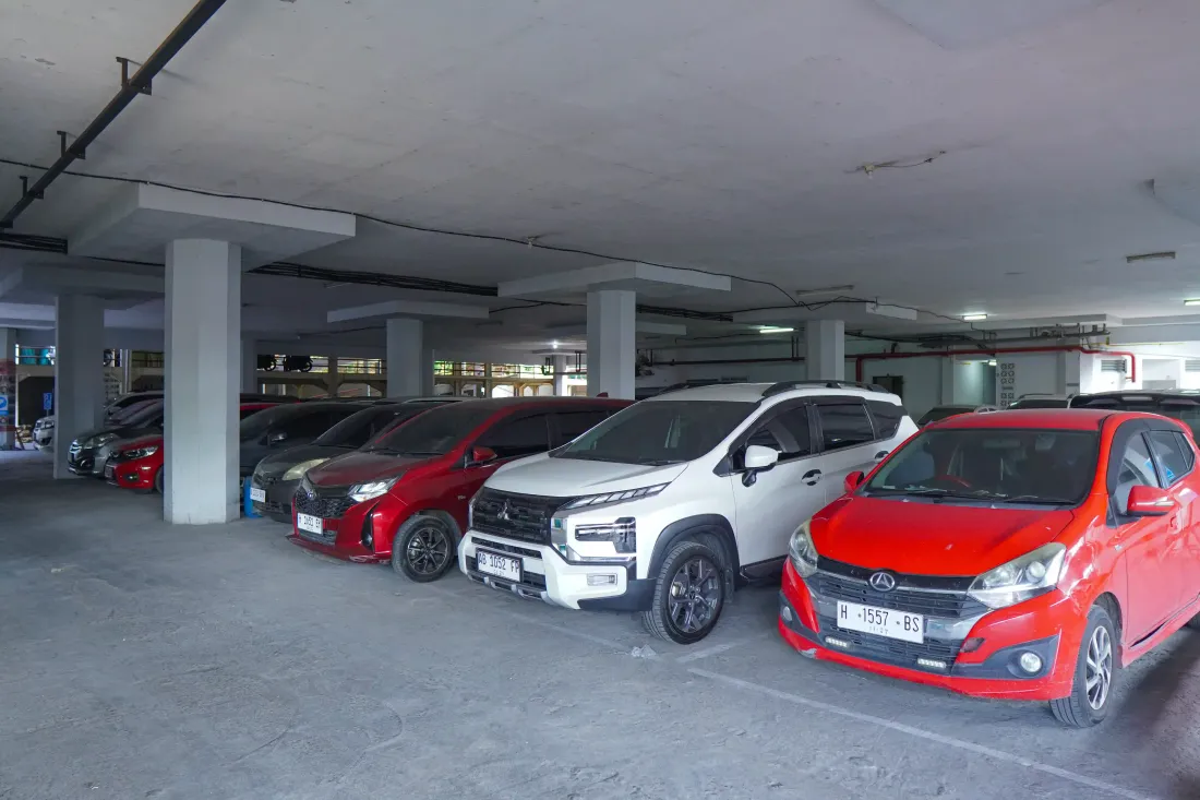 Area parkir Kampus Mugas 6